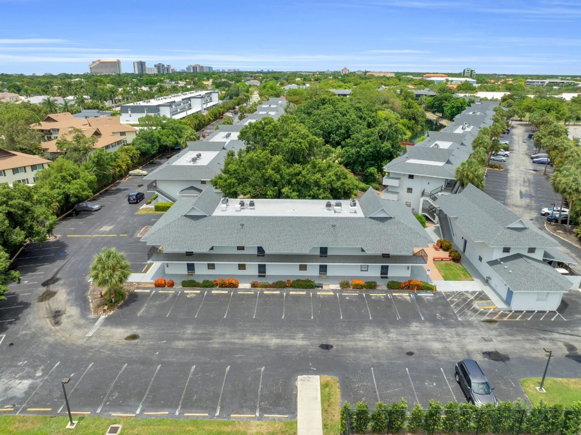 Park Shore Resort By Mike Z Rentals (Adults Only) Naples Exterior photo