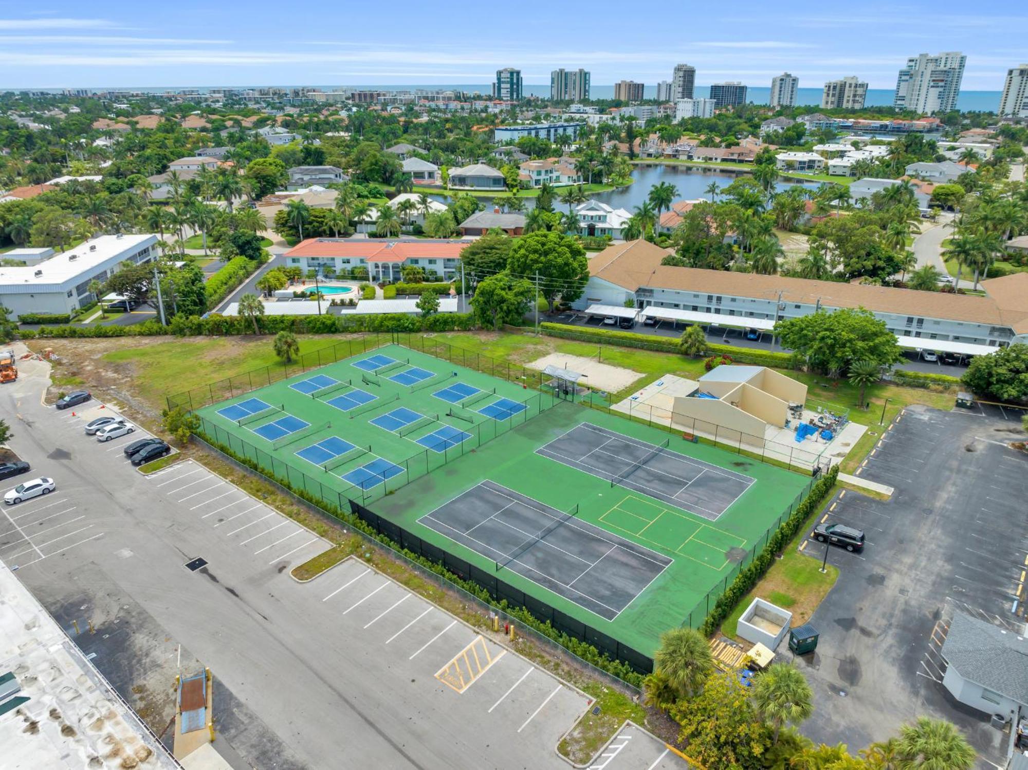 Park Shore Resort By Mike Z Rentals (Adults Only) Naples Exterior photo