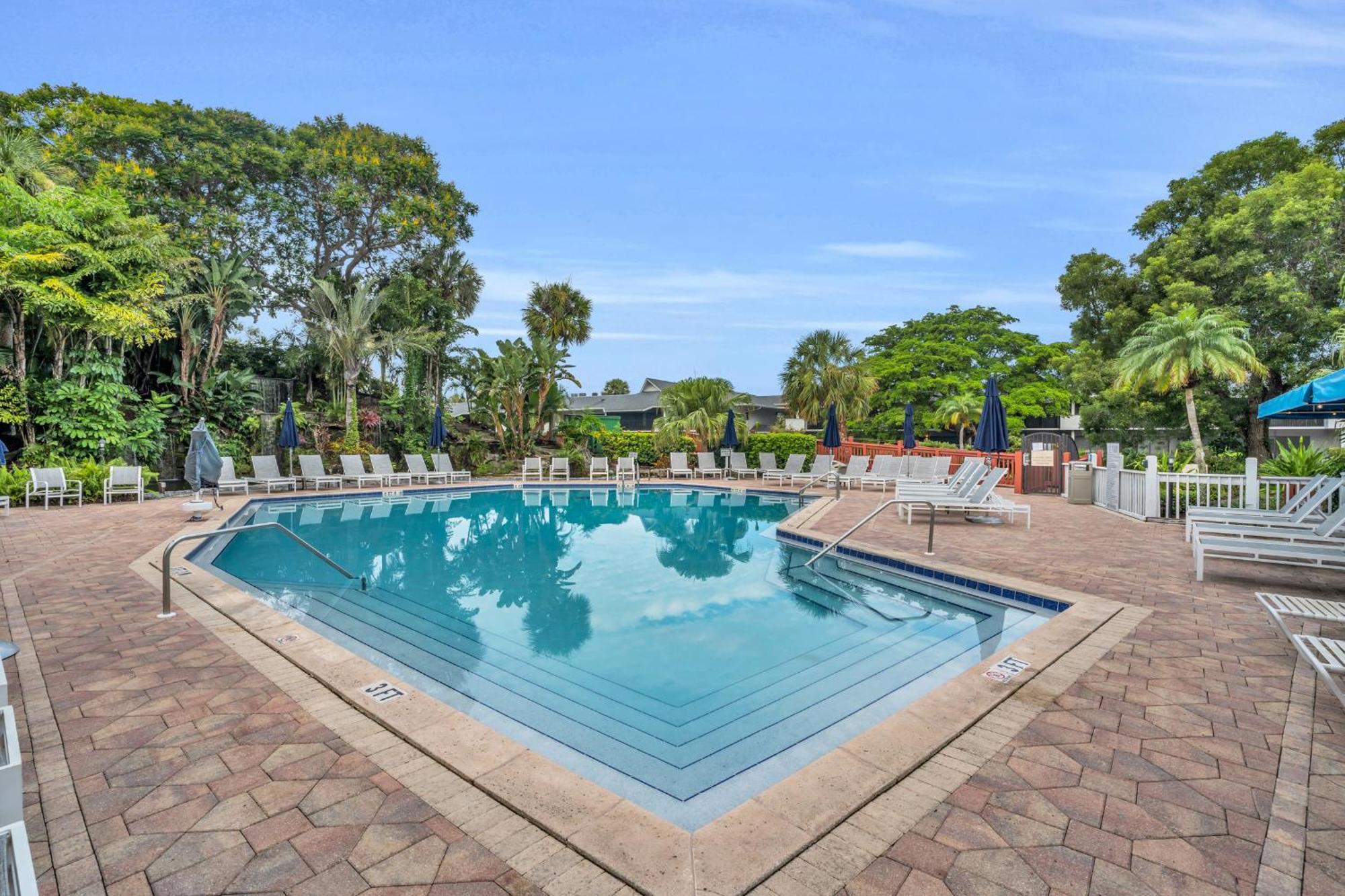 Park Shore Resort By Mike Z Rentals (Adults Only) Naples Exterior photo